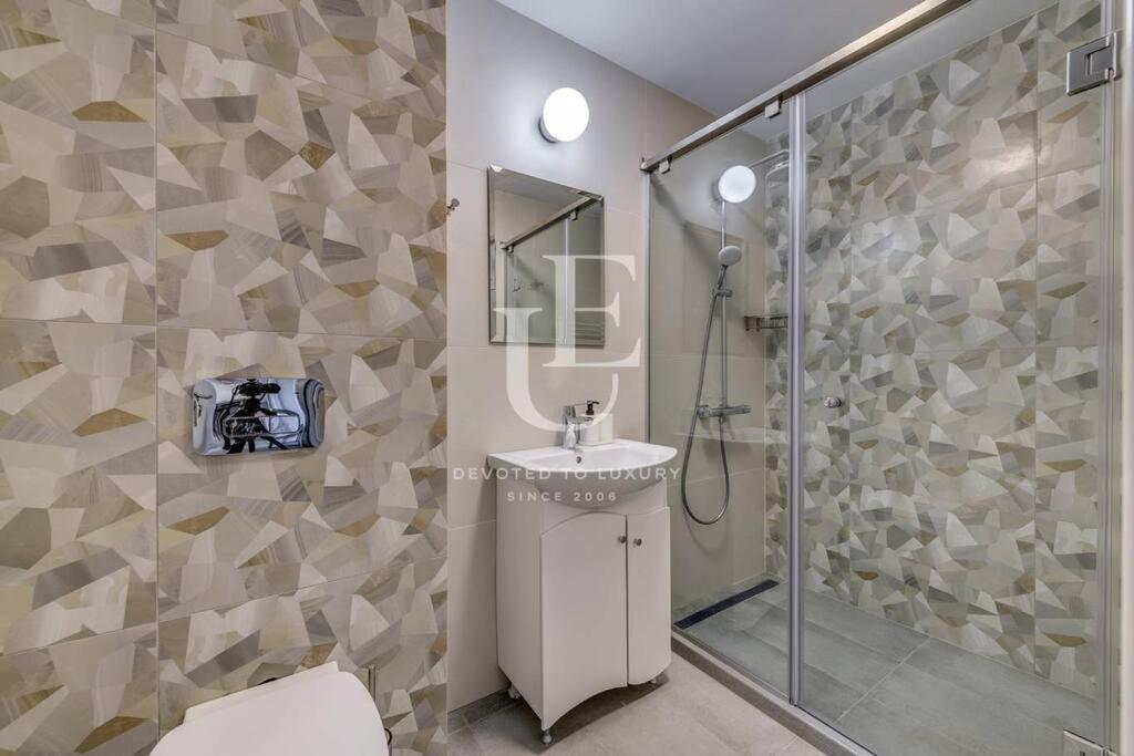 Madrid: A Modern 2-Bedroom Apartment With Parking Szófia Kültér fotó