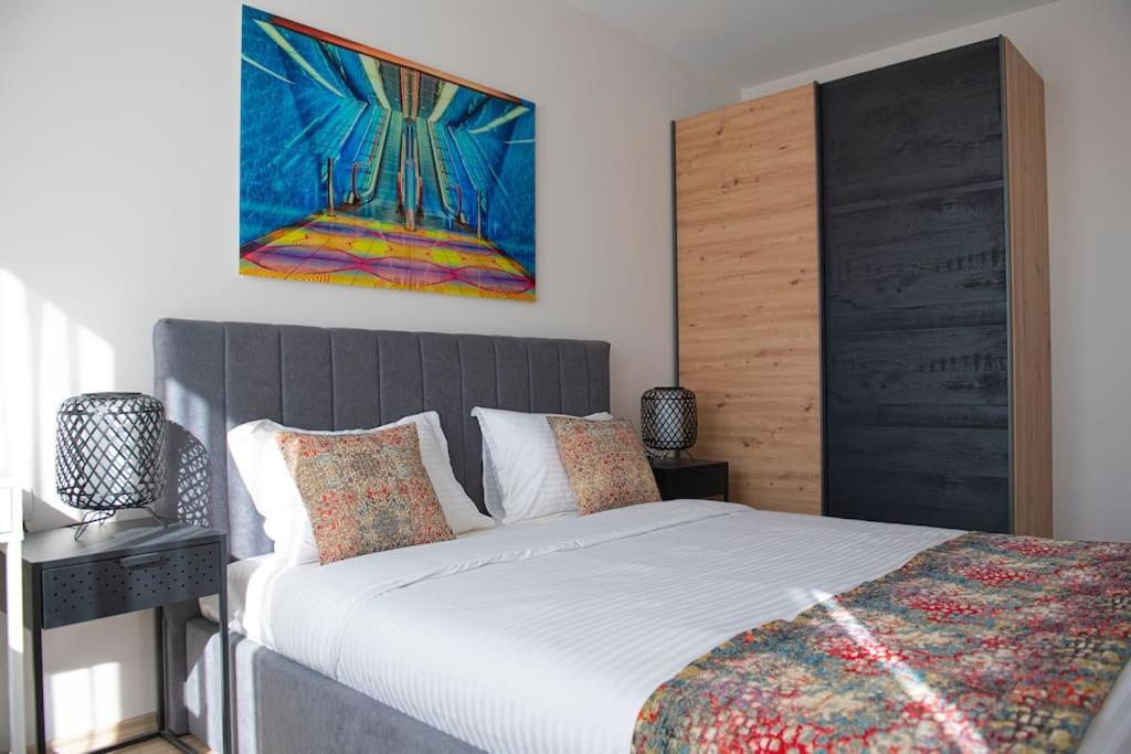 Madrid: A Modern 2-Bedroom Apartment With Parking Szófia Kültér fotó