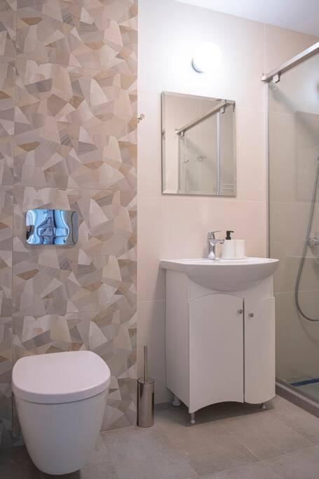 Madrid: A Modern 2-Bedroom Apartment With Parking Szófia Kültér fotó